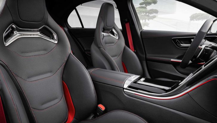 Mercedes-AMG C43: la Classe C sportiva passa al quattro cilindri (ibrido) - Foto 16 di 16