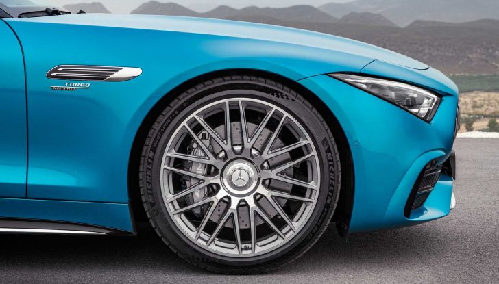 Mercedes-AMG SL 43: la versione d’attacco della roadster tedesca ha 381 CV - Foto 11 di 16