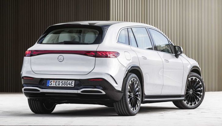 Mercedes EQS SUV: allestimenti e listino prezzi, in Italia da 138.669 Euro - Foto 11 di 16