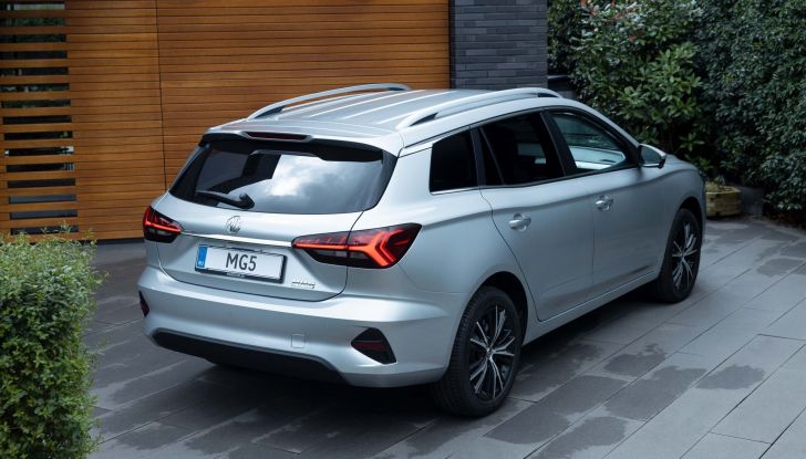 MG5 Electric: disponibile la nuova familiare a “passo lungo” da 31.050 Euro - Foto 10 di 17