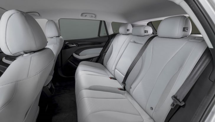 MG5 Electric: disponibile la nuova familiare a “passo lungo” da 31.050 Euro - Foto 17 di 17