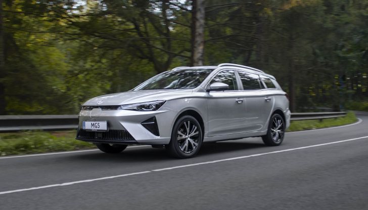 MG5 Electric: disponibile la nuova familiare a “passo lungo” da 31.050 Euro - Foto 5 di 17