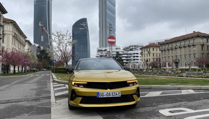 Opel Astra 2022: la prova su strada della versione ibrida plug-in - Foto 7 di 17