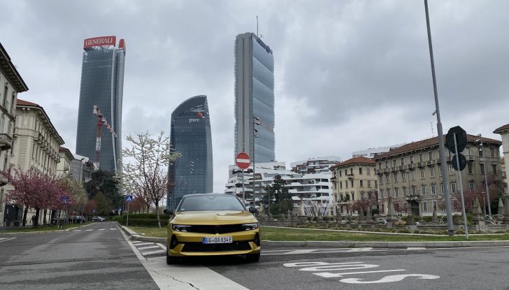 Opel Astra 2022: la prova su strada della versione ibrida plug-in - Foto 9 di 17