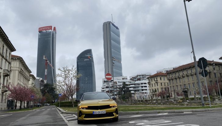Opel Astra 2022: la prova su strada della versione ibrida plug-in - Foto 6 di 17