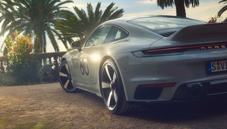 Porsche 911 Sport Classic: con 550 CV la Turbo S passa al cambio manuale - Foto 11 di 18