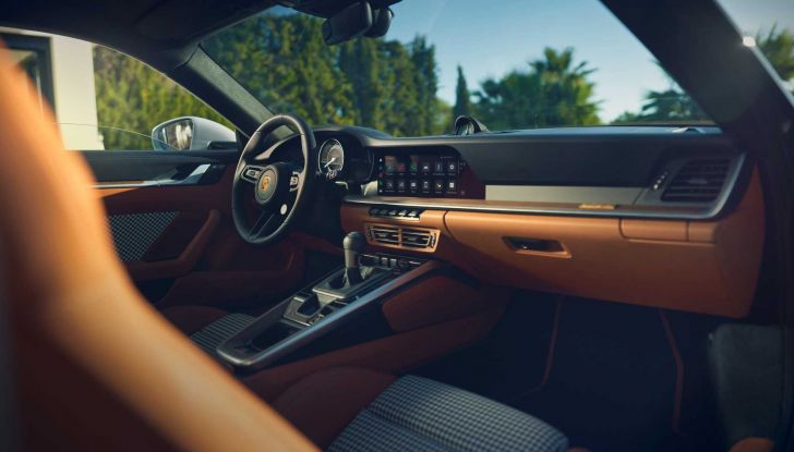 Porsche 911 Sport Classic: con 550 CV la Turbo S passa al cambio manuale - Foto 16 di 18
