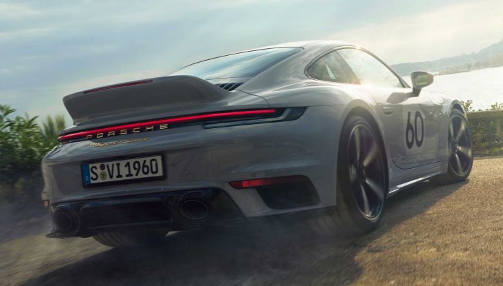 Porsche 911 Sport Classic: con 550 CV la Turbo S passa al cambio manuale - Foto 7 di 18