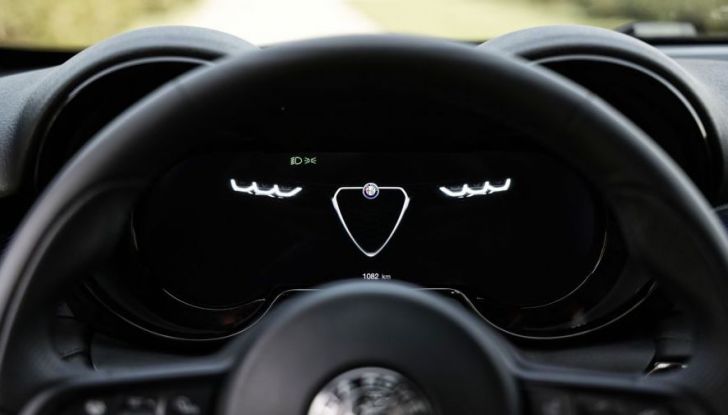 Alfa Romeo Tonale riceve il premio auto Più Bella del Web 2022 - Foto 15 di 15