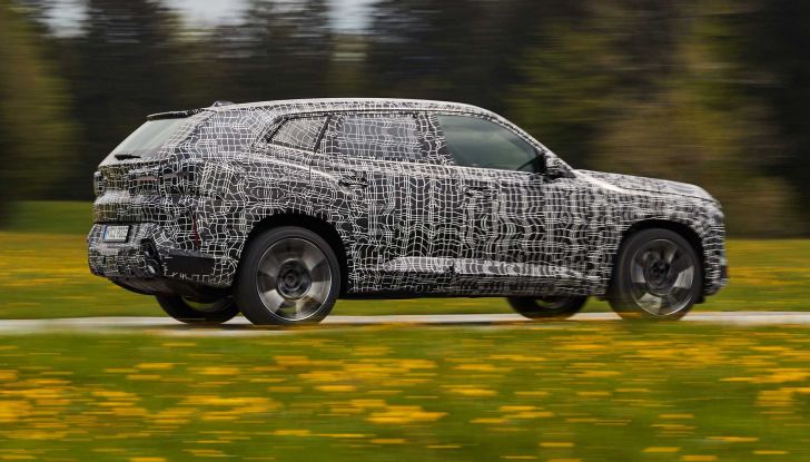 BMW XM: il nuovo SUV tedesco avrà un motore ibrido plug-in da oltre 650 CV - Foto 4 di 12