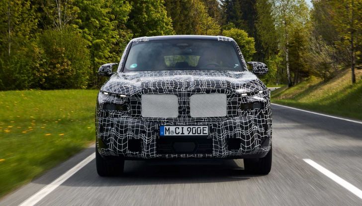 BMW XM: il nuovo SUV tedesco avrà un motore ibrido plug-in da oltre 650 CV - Foto 8 di 12