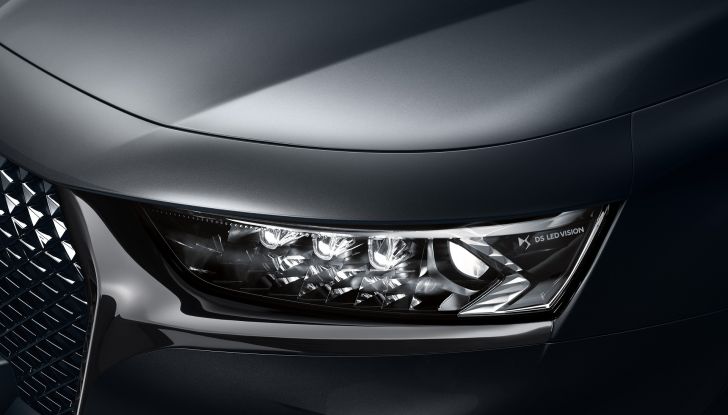 DS3 e DS7 Crossback: ordinabili le limited edition “Toits de Paris” e “Ligne Noire” - Foto 15 di 17