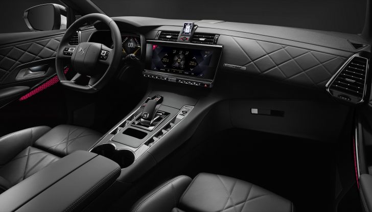 DS3 e DS7 Crossback: ordinabili le limited edition “Toits de Paris” e “Ligne Noire” - Foto 17 di 17