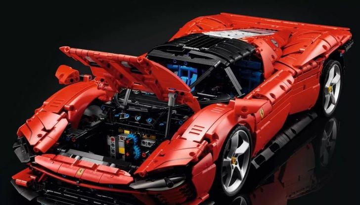 LEGO Ferrari Daytona SP3: con 3.778 mattoncini si può costruire a casa! - Foto 6 di 9