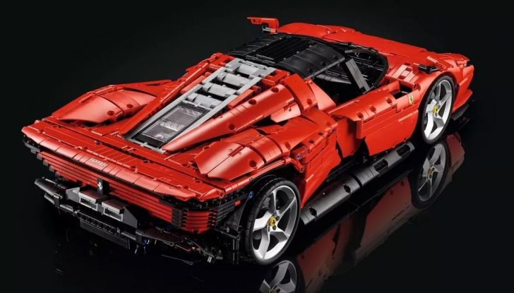 LEGO Ferrari Daytona SP3: con 3.778 mattoncini si può costruire a casa! - Foto 7 di 9