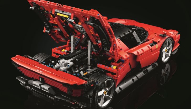 LEGO Ferrari Daytona SP3: con 3.778 mattoncini si può costruire a casa! - Foto 8 di 9
