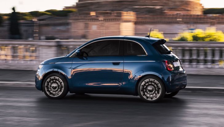 Hertz punta sulle auto elettriche e amplia la propria gamma da noleggio - Foto 3 di 9