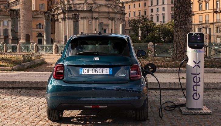 Hertz punta sulle auto elettriche e amplia la propria gamma da noleggio - Foto 4 di 9