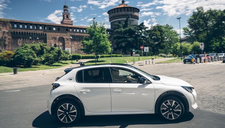 Hertz punta sulle auto elettriche e amplia la propria gamma da noleggio - Foto 9 di 9
