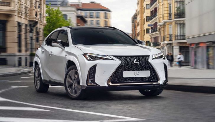 Lexus UX Hybrid 2023: il restyling di metà carriera è ancora più completo - Foto 2 di 10