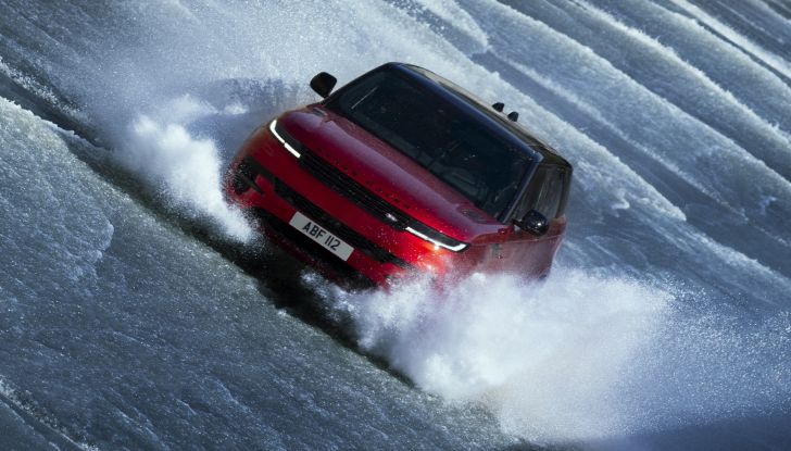Range Rover Sport 2022: la terza generazione del SUV sportivo si rifà il look - Foto 9 di 14