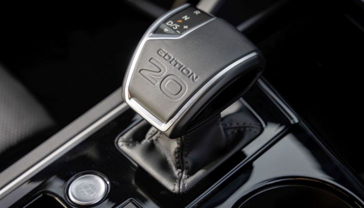 Volkswagen Touareg: a metà giugno arriva la versione speciale “Edition 20” - Foto 7 di 10