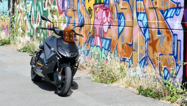 BMW CE04: test ride del nuovo scooter elettrico - Foto 10 di 51