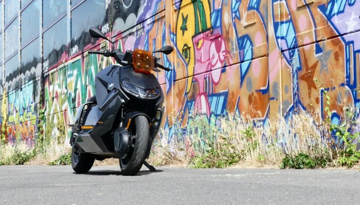 BMW CE04: test ride del nuovo scooter elettrico - Foto 12 di 51