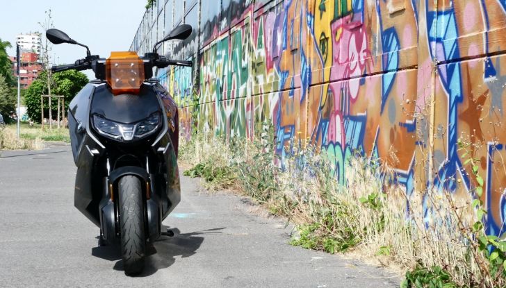 BMW CE04: test ride del nuovo scooter elettrico - Foto 15 di 51