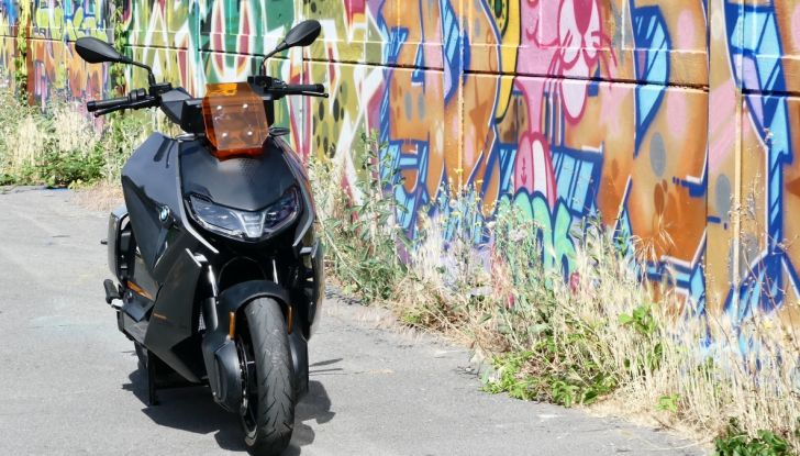 BMW CE04: test ride del nuovo scooter elettrico - Foto 16 di 51