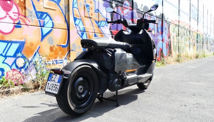 BMW CE04: test ride del nuovo scooter elettrico - Foto 18 di 51