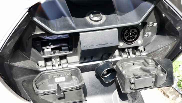 BMW CE04: test ride del nuovo scooter elettrico - Foto 35 di 51