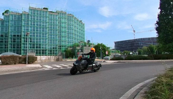 BMW CE04: test ride del nuovo scooter elettrico - Foto 40 di 51