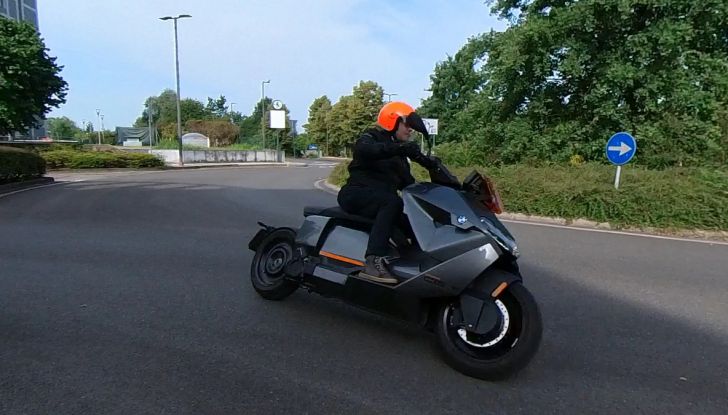 BMW CE04: test ride del nuovo scooter elettrico - Foto 44 di 51