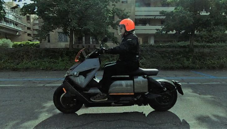 BMW CE04: test ride del nuovo scooter elettrico - Foto 50 di 51