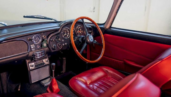 All’asta l’Aston Martin DB5 di James Bond: quale sarà il suo prezzo? - Foto 9 di 11