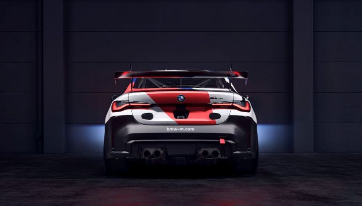 BMW M4 GT4: la versione aggiornata da pista arriva a 550 cavalli - Foto 6 di 14