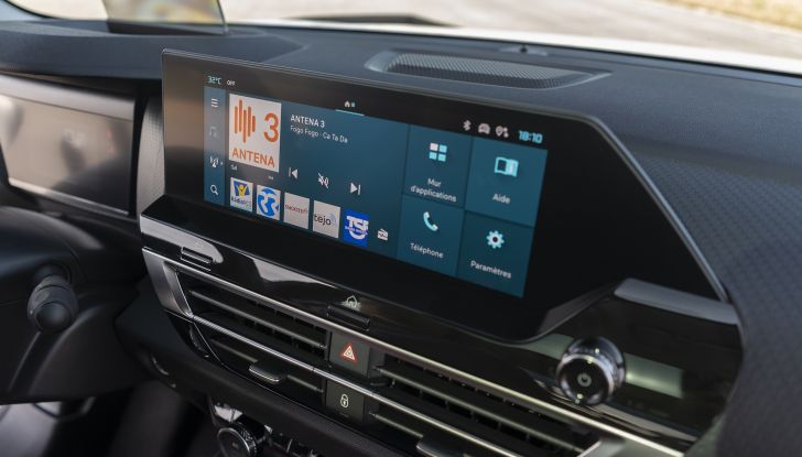 Citroen C4 X: il nuovo crossover (anche elettrico) debutta a inizio 2023 - Foto 10 di 12