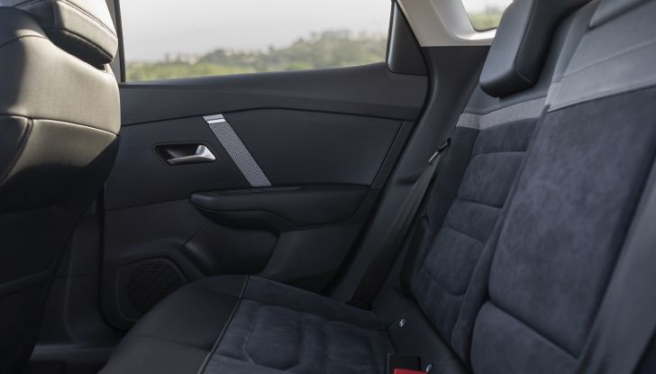 Citroen C4 X: il nuovo crossover (anche elettrico) debutta a inizio 2023 - Foto 11 di 12