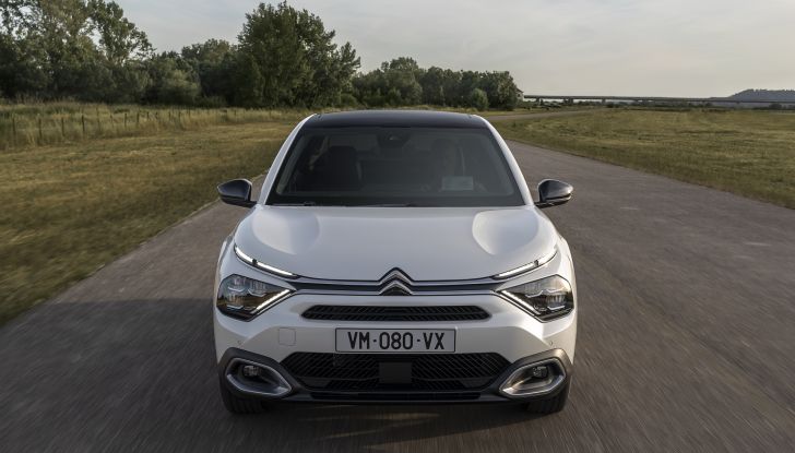 Citroen C4 X: il nuovo crossover (anche elettrico) debutta a inizio 2023 - Foto 2 di 12