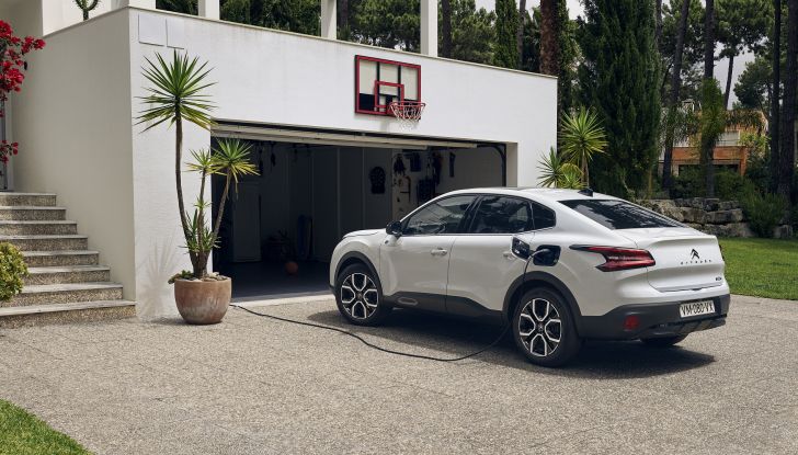 Citroen C4 X: il nuovo crossover (anche elettrico) debutta a inizio 2023 - Foto 5 di 12