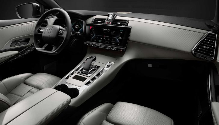 Nuovo DS7 2022: prezzi, motori e allestimenti del SUV francese provato su strada - Foto 15 di 17
