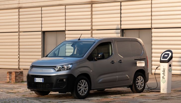 Fiat E-Doblò 2023: spazio per tutti e autonomia elettrica fino a 280 km in città - Foto 22 di 30