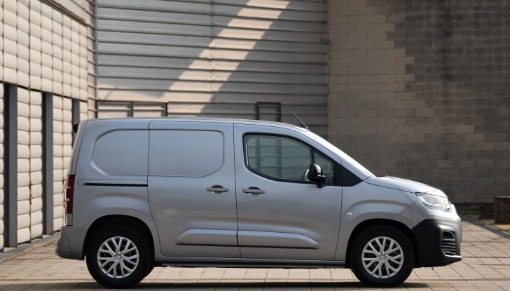 Fiat E-Doblò 2023: spazio per tutti e autonomia elettrica fino a 280 km in città - Foto 24 di 30