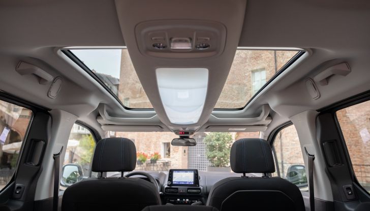 Fiat E-Doblò 2023: spazio per tutti e autonomia elettrica fino a 280 km in città - Foto 30 di 30