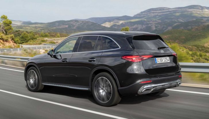 Nuova Mercedes GLC: la seconda generazione è solo ibrida, anche plug-in - Foto 15 di 23