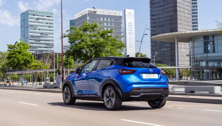 Nissan Juke Hybrid 2022: la prova su strada del nuovo crossover elettrificato - Foto 16 di 29