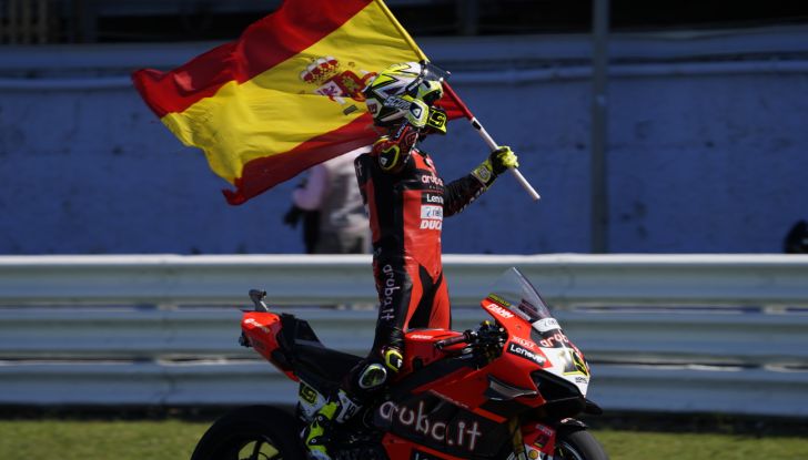 WSBK Misano 2022: Alvaro Bautista vince con la Ducati e fugge nel Mondiale - Foto 1 di 42