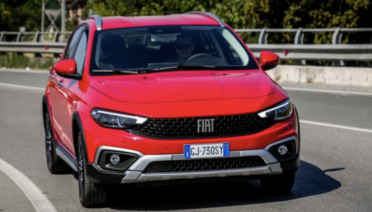 Fiat Tipo Cross Hybrid, l’ibrida da città con prezzi da 29.900 euro - Foto 6 di 9