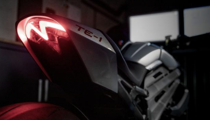 Triumph: completati i test su strada sul prototipo elettrico TE-1 - Foto 1 di 14